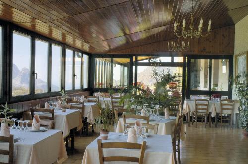 Restaurant ou autre lieu de restauration dans l'établissement Hôtel Aïtone