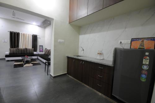 Kuchyň nebo kuchyňský kout v ubytování Vishal Lords Inn Gir Forest