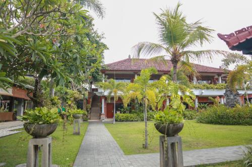 Jardín al aire libre en The Cakra Hotel
