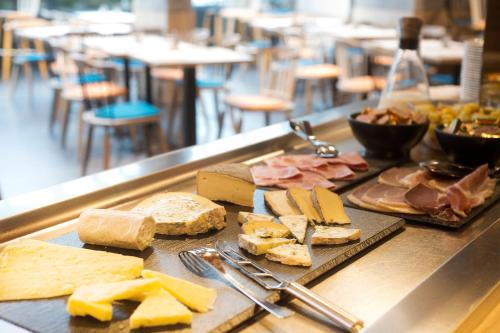 Comida en o cerca de este hotel