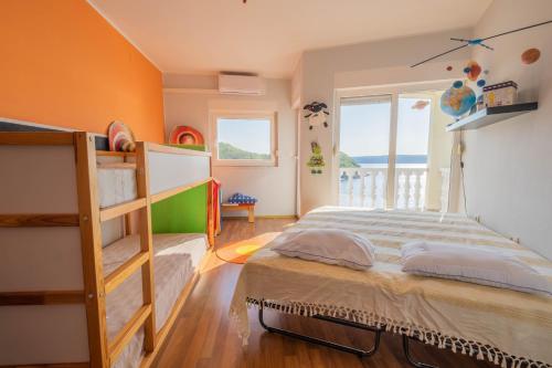 Posteľ alebo postele v izbe v ubytovaní Apartman Ahel Jadranovo