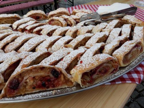 Jídlo v penzionu nebo okolí