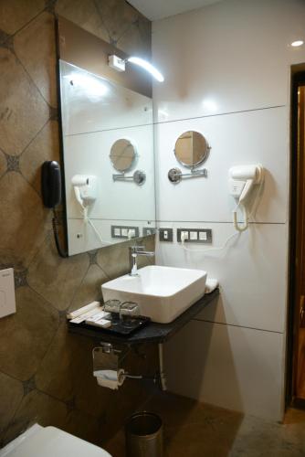 ห้องน้ำของ Lords Inn Jamnagar
