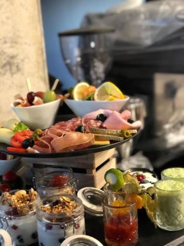 Makanan di atau berdekatan apartmen