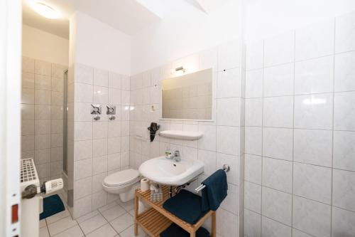 Ванная комната в Ko-Living - Händel Suite - Altstadt mit Küche, Smart TV & Dachterrasse