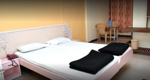 Postel nebo postele na pokoji v ubytování Hotel Rajesh