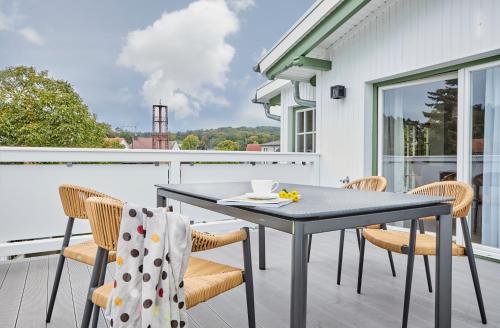 a patio with a table and chairs on a balcony at Villa Fortuna in Ostseebad Sellin