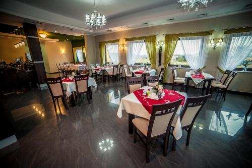 a dining room filled with tables and chairs at Hotel AB in Tychy