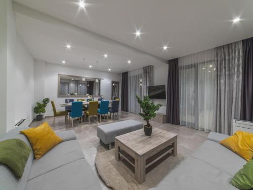 Luxury Villa Trogir 3 with private pool, jacuzzi and gym by the beach on Ciovo - Okrug Donji