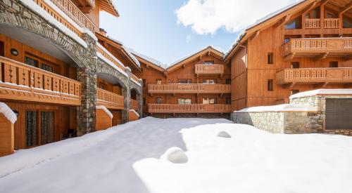 a pile of snow in front of a building at Résidence Pierre & Vacances Premium L'Hévana in Méribel
