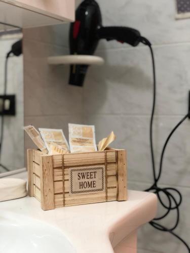 a wooden box with a sweet home sign on a table at Planet casa vacanze in Montalbano Jonico