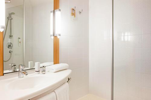 Koupelna v ubytování Hotel ibis Leiria Fatima