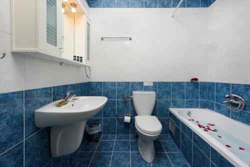 Ванная комната в Luxury Corfu Villa Villa Lemonia Private Pool 5 BDR Dassia