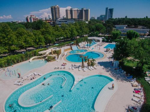 an aerial view of a pool at a water park at Camping Sabbiadoro in Lignano Sabbiadoro