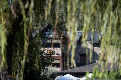 a hotel house is seen through the trees at Hotel Florido in Sort