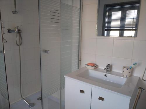 Koupelna v ubytování Moita Cottage