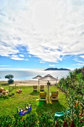 Gallery image of Beachfront Elena Villa with mini pool and spa in Vasilikos