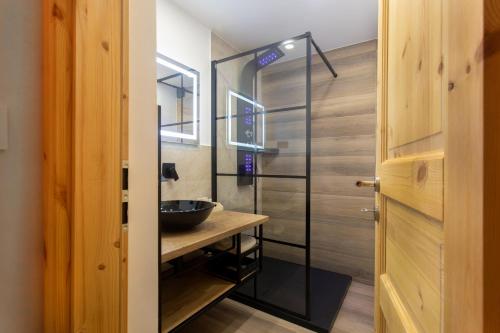 Honey apartments tesisinde bir banyo