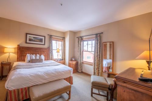 a bedroom with a bed and a desk and window at Comfortable 1 Bedroom Condo - Slopeside condo in Crested Butte