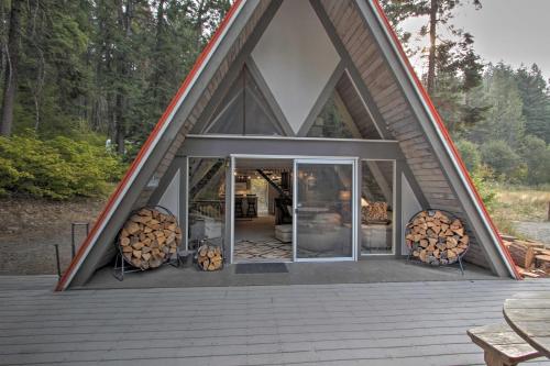 Woodsy A-Frame Chalet Half Mile to Cle Elum Lake!