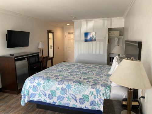 TV a/nebo společenská místnost v ubytování Ocean Surf Inn & Suites