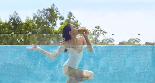 Bazén v ubytování COSI Samui Chaweng Beach - SHA Plus nebo v jeho okolí