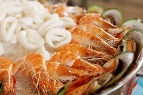 a bunch of shrimp and onions in a bowl at Centara Life Government Complex Hotel & Convention Centre Chaeng Watthana in Bangkok