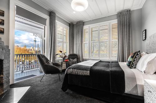 a bedroom with a bed and a balcony at Franklin38 in Auckland