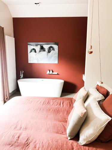 a bathroom with a bed and a bath tub at The Oak in Wavre