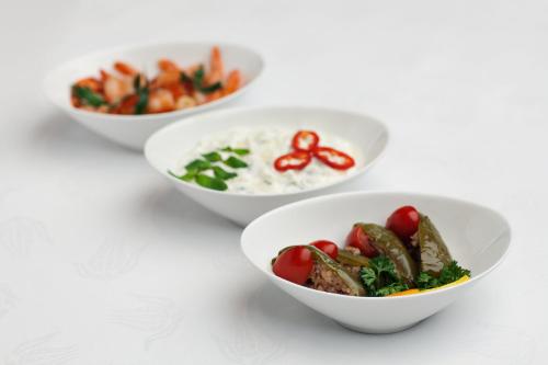 Makanan di atau berdekatan hotel