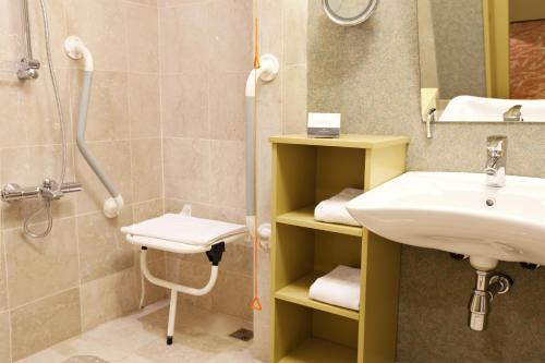 Bilik mandi di InterContinental Almaty by IHG