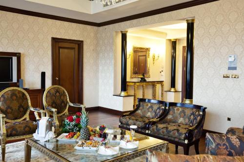 Ruang duduk di InterContinental Almaty by IHG