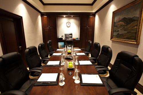 Kawasan bisnes dan/atau bilik persidangan di InterContinental Almaty by IHG