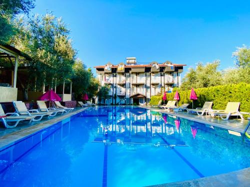 Bazén v ubytování Nature Hotel Doğa Hotel Ölüdeniz nebo v jeho okolí