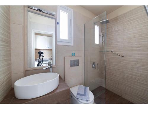 Bathroom sa Poseidon Apartments