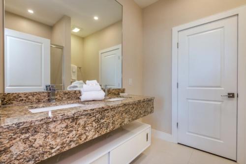 Gallery image of At Last You can Rent the Perfect Luxury Townhome on Magic Village Resort, minutes from Disney World, Orlando Townhome 3703 in Orlando