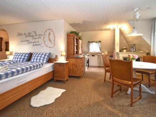 a bedroom with a bed and a dining room at Ferienhaus mit Garten in Weißenbrunn in Weißenbrunn