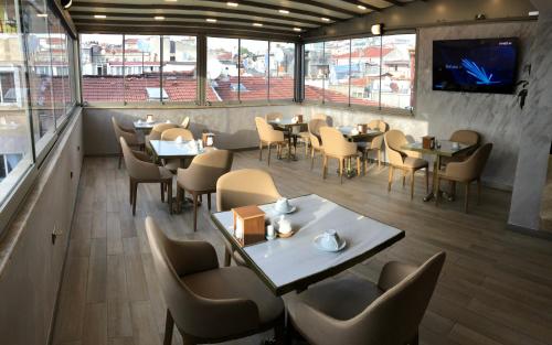 Posezení v ubytování X-NELLYİ HOTEL