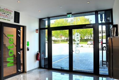 an entrance to a building with glass doors at Motel am Fürfelder Schloss in Bad Rappenau