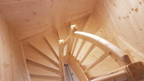 a wooden spiralling staircase in a wooden building at Ferienhaus Murmeltier am Klippitztörl in Klippitztorl