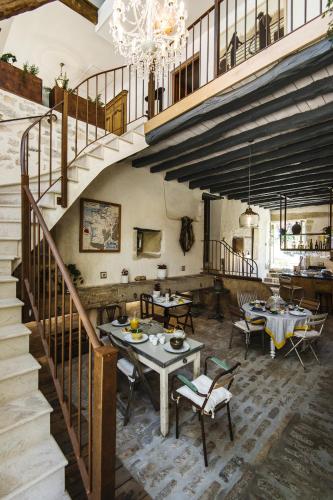 a room with two tables and a staircase at Le Domaine des Carriers in Chevroches