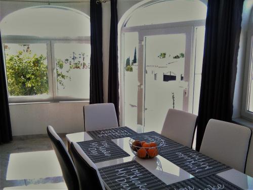 VILLA DOS-LAGOS