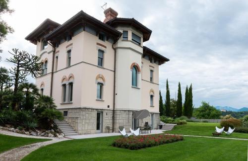 a large white building with a roof at Villa della Giovanna by VacaVilla in Buia