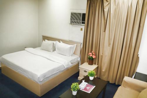 En eller flere senger på et rom på Al Farhan Hotel Suites (Exit 15)