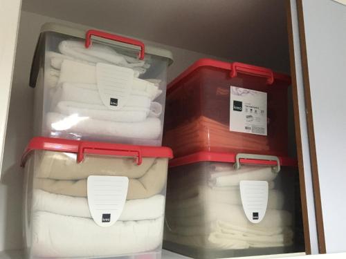 a drawer filled with lots of white towels at Departamento Laura con Cochera in Villa María