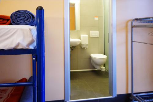 a bathroom with a bunk bed and a toilet at Hi! Ostello Milano in Milan