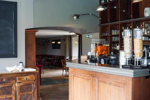 The lounge or bar area at Manoir Des Douets Fleuris