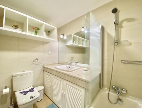 a bathroom with a toilet and a sink and a shower at Tália XI - Near the beach - Vilamoura in Vilamoura