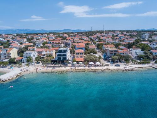 an aerial view of a beach and a city at Apartmani Plazibat in Mandre