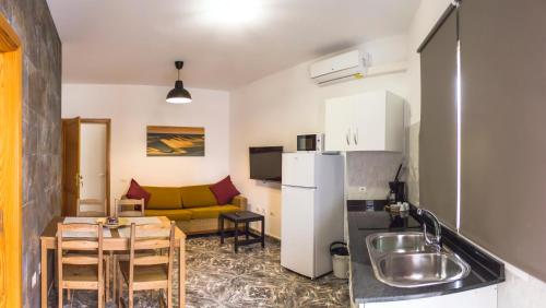 Foto da galeria de Apartamentos La Aldea Suites em San Nicolás